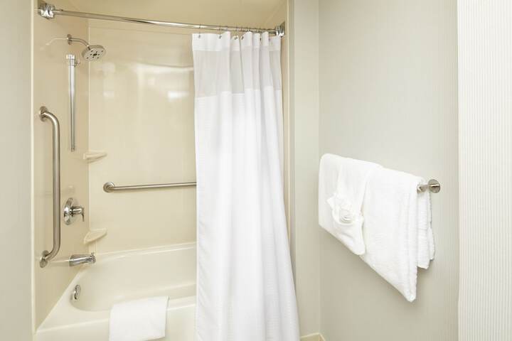 Room 16 of 27