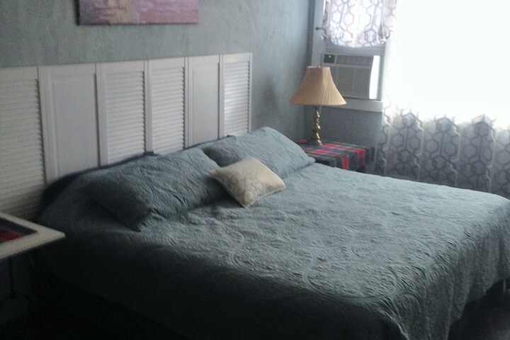 Room 103 of 182