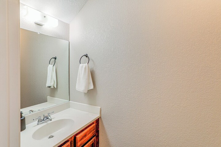 Quaint Pocahontas Townhome Central Location!