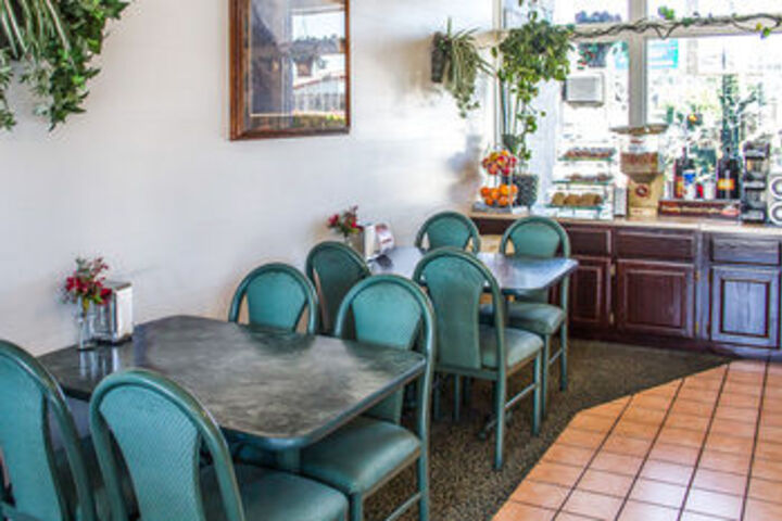 Rodeway Inn & Suites