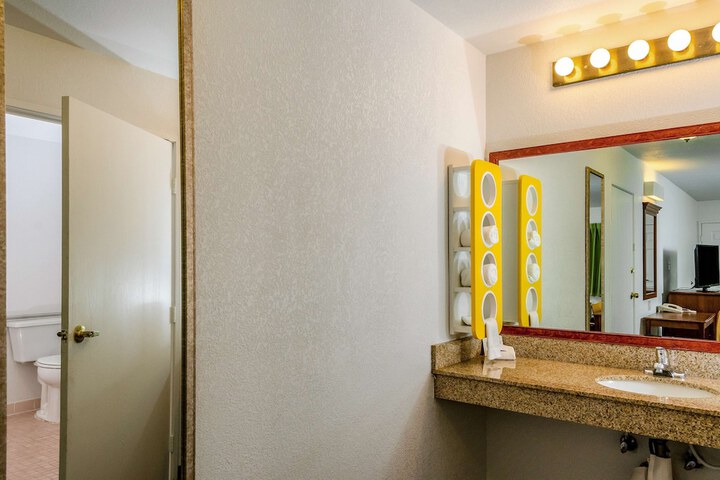 Motel 6 Oakdale CA