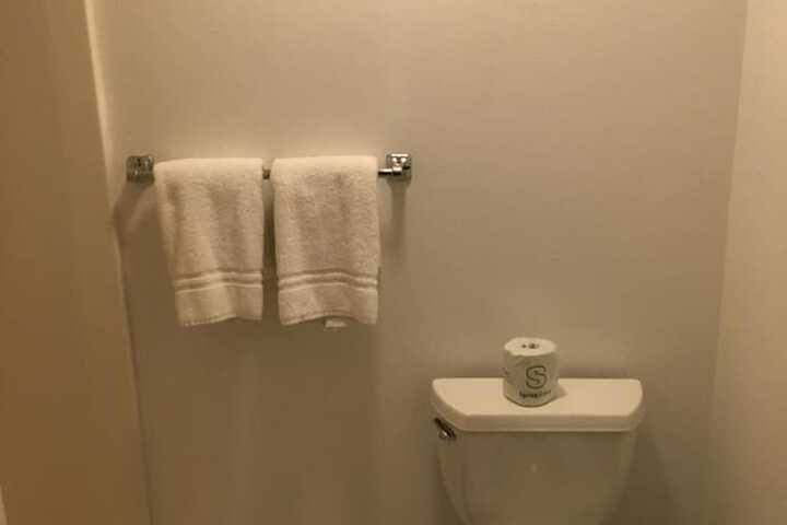 Coho Motel and Suites