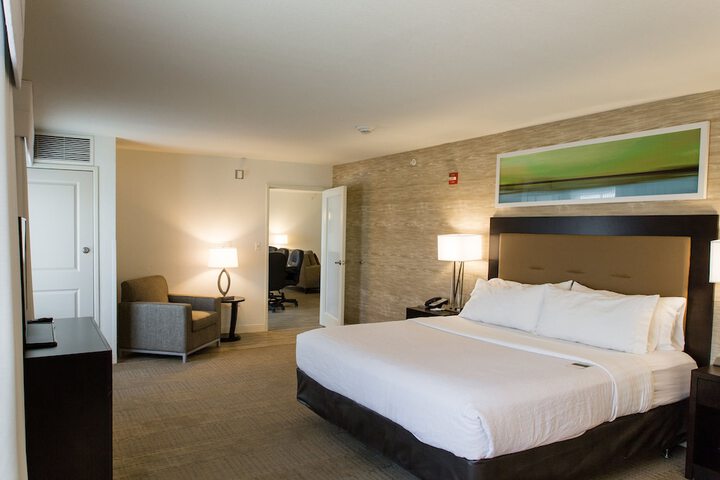 Holiday Inn Bloomington-Airport by IHG