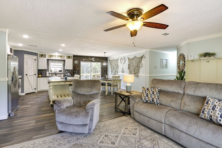 Charming Perry Home 2 Mi to the Gulf!
