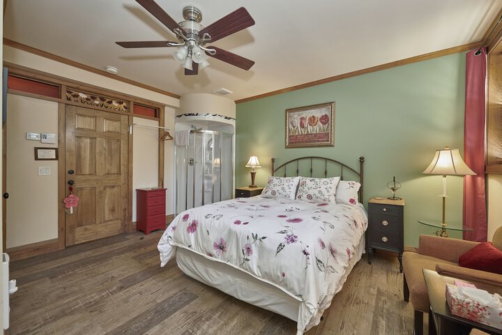 Room 13 of 23