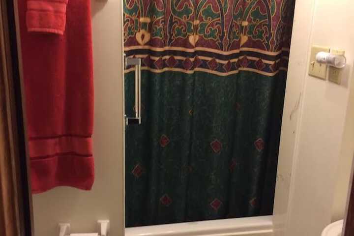 Room 43 of 77
