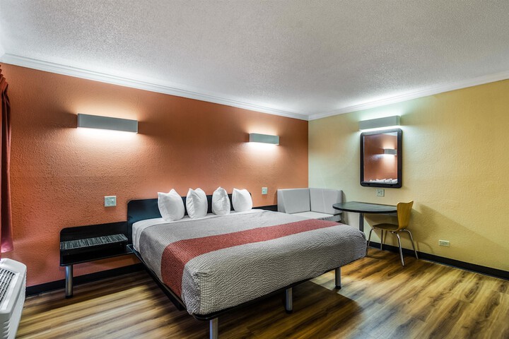 Room 14 of 34