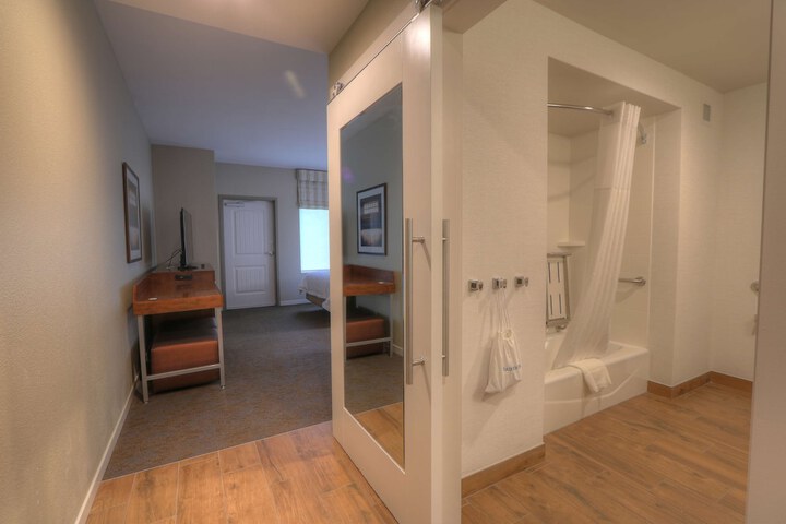 Room 32 of 50