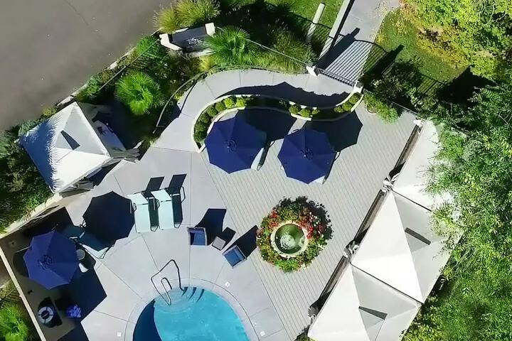 Hotel 2 of 64