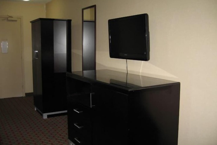 Room 17 of 35