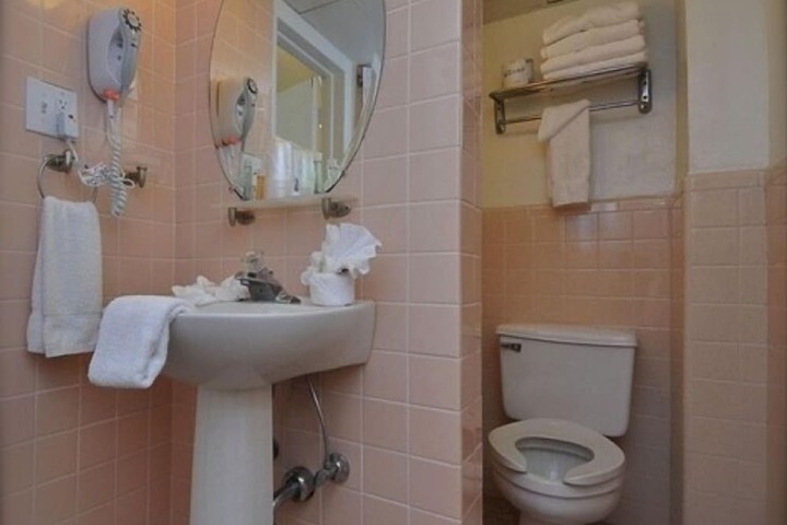 Starlux Hotel