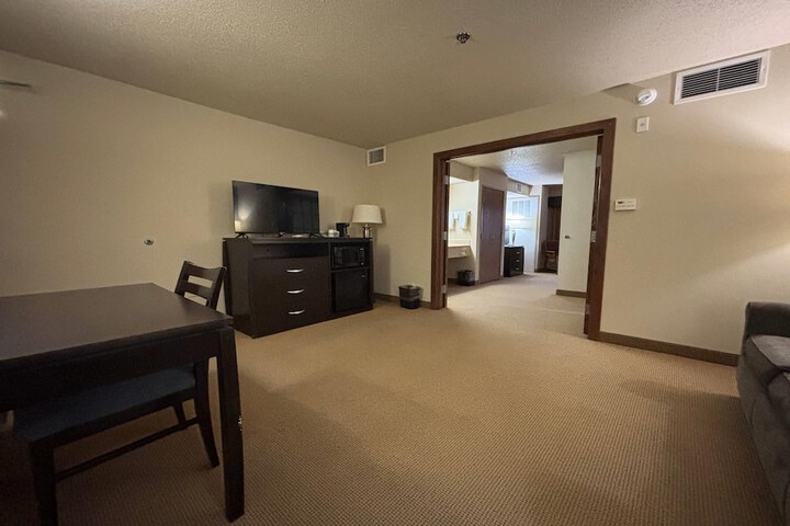 AmericInn by Wyndham Monmouth