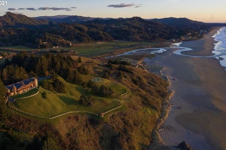 Lx28: Gold Beach Oceanfront Estate