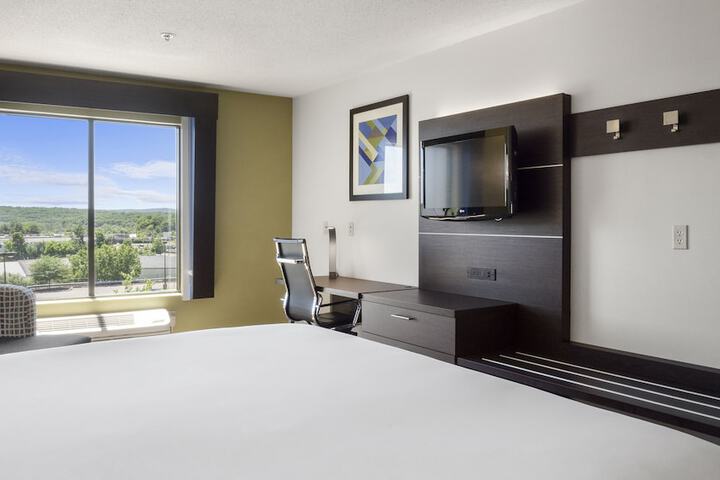 Holiday Inn Express and Suites Newton by IHG