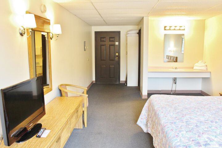 Room 25 of 38