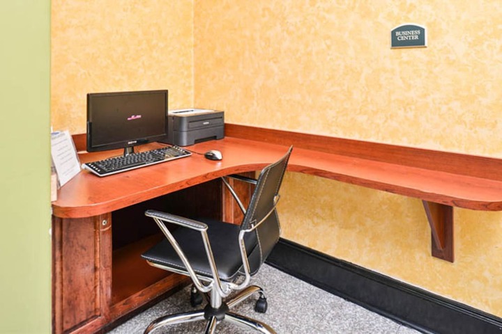 Business Center 29 of 29