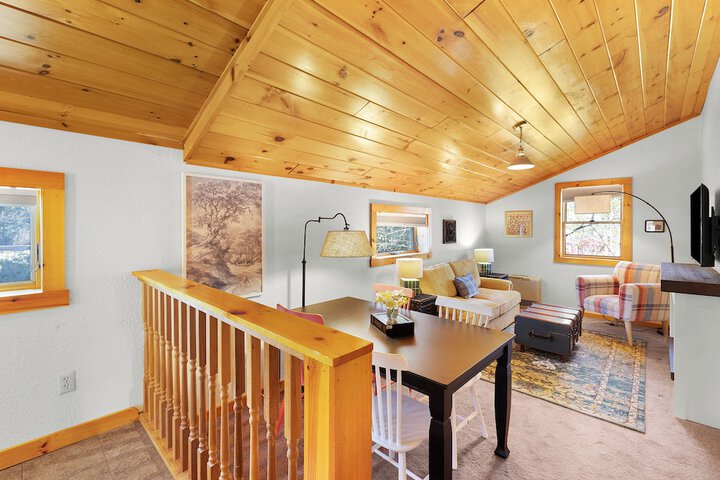 Phoenicia Lodge