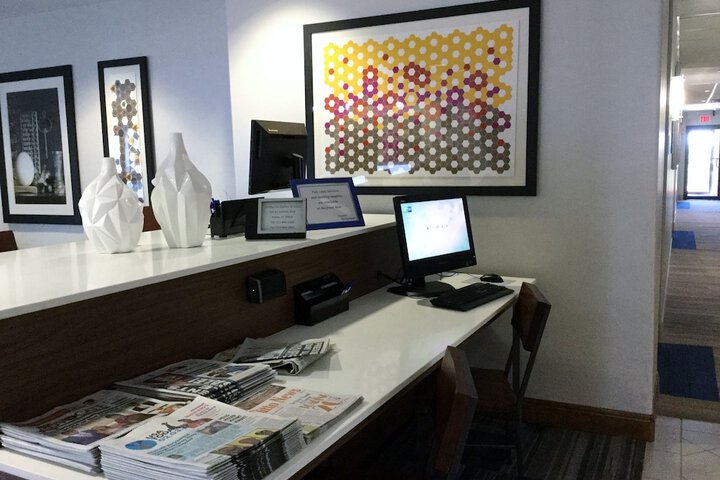 Business Center 75 of 75