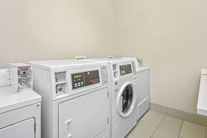 La Quinta Inn & Suites by Wyndham Corpus Christi - Portland