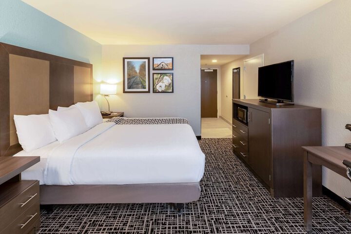 Room 28 of 38