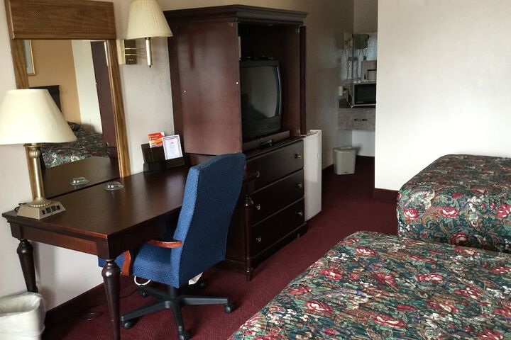 Belmont Inn & Suites