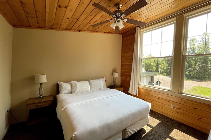 Hanging Horn Lakeside Resort