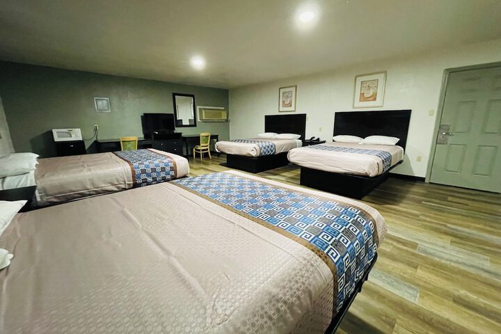 Room 8 of 23