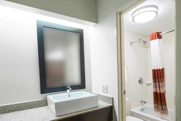 Room 18 of 24