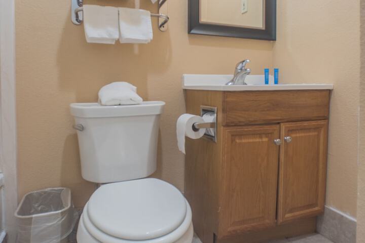 Shasta Pines Motel & Suites
