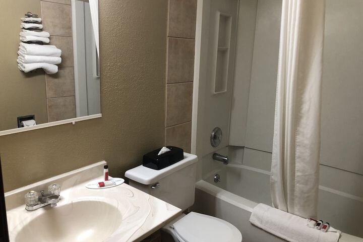 Super 8 by Wyndham Crystal Lake