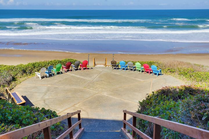 Lincoln City Vacation Rental w / Pool & Ocean Views