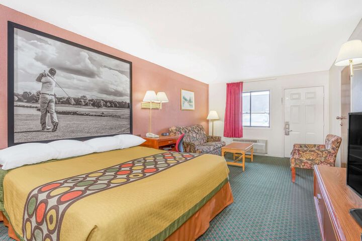 Room 10 of 14