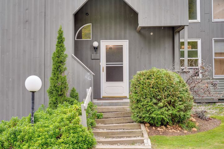Mid-century Tenney Mountain Condo Near Hiking