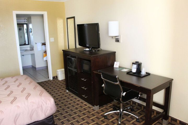 Room 33 of 49