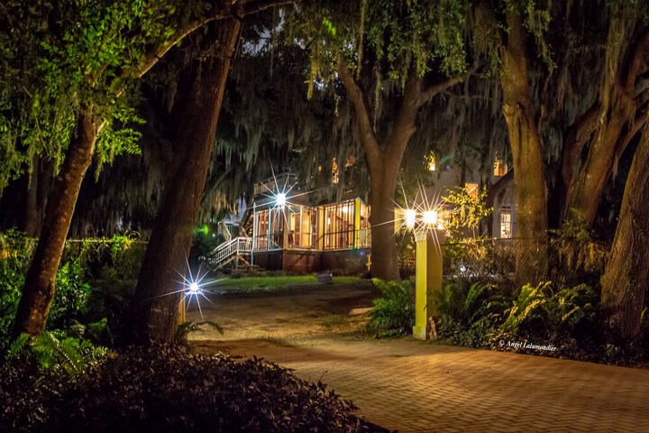 Oakland Manor House