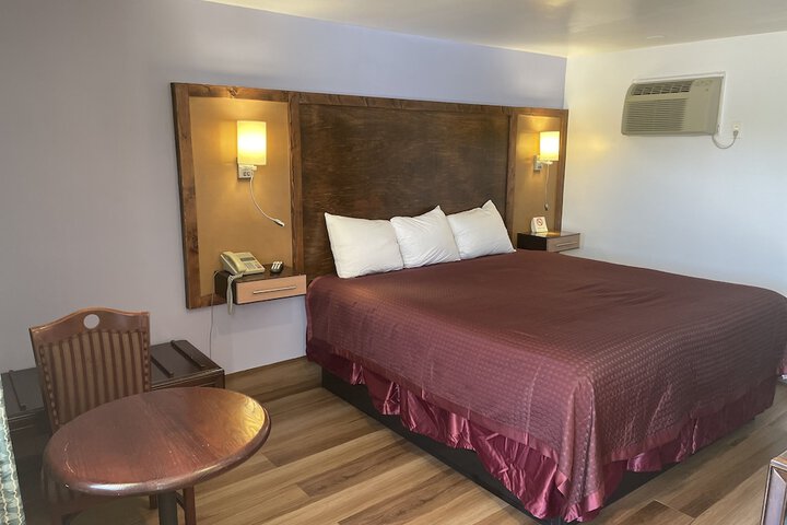Room 18 of 28