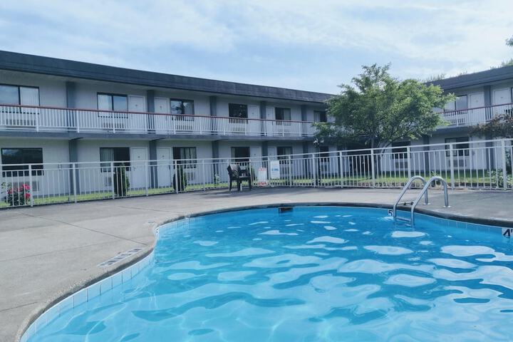 Sprucewood Inn