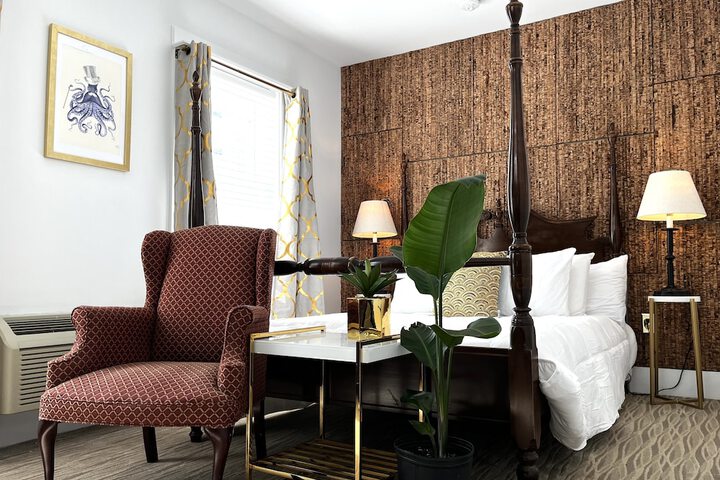Room 12 of 27
