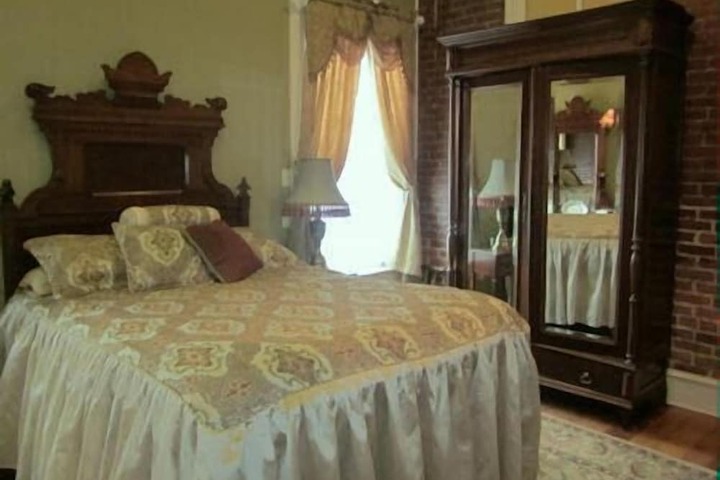Room 44 of 74
