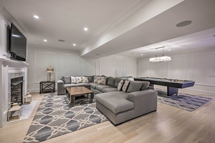 Shelter Island Retreat w / Outdoor Pool!