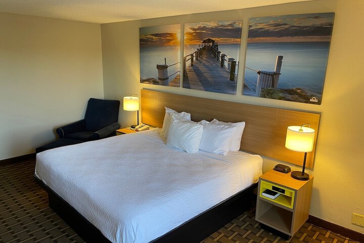 Room 33 of 52