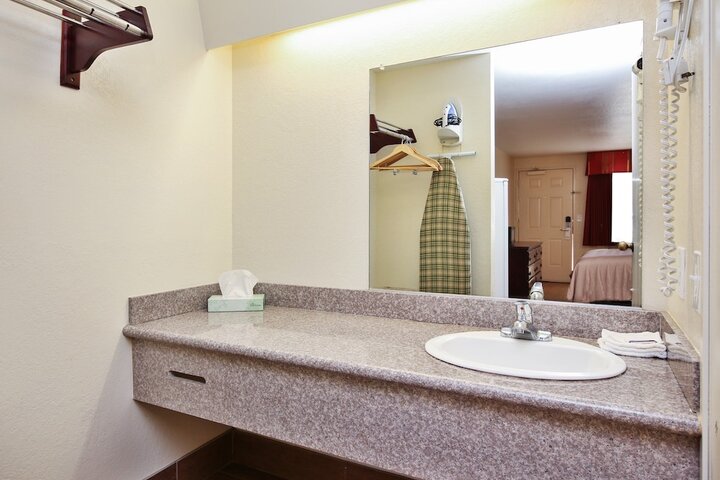 Room 13 of 23