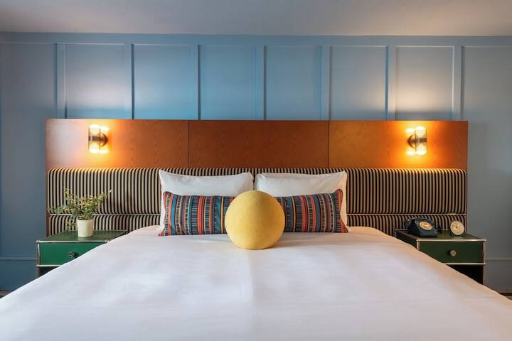 Driftaway Hotel and Pool