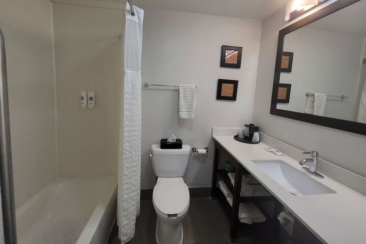 Room 11 of 38