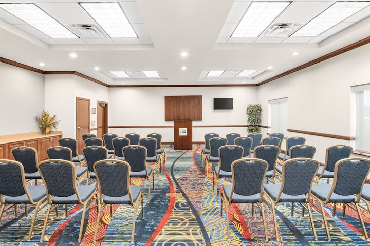 Holiday Inn Express & Suites Wilmington-Newark by IHG