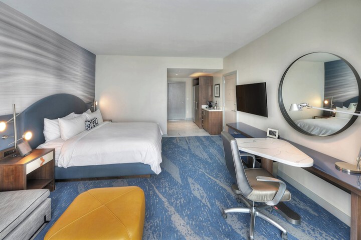 Room 30 of 85