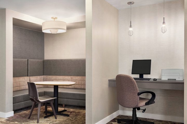 Business Center 25 of 27