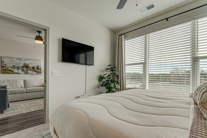 Central Condo 2 Mi to Downtown Fuquay-varina