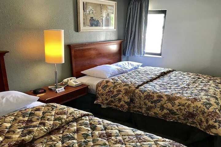 Room 10 of 14