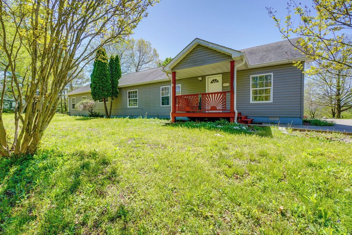 Pet-friendly Emerald Lake Retreat in Charlestown!